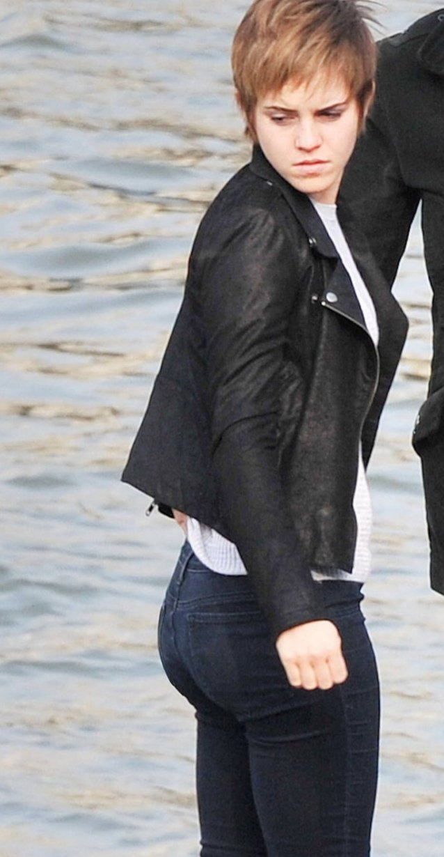 QYEmtuO7 Emma Watson cum tribute 03.jpg